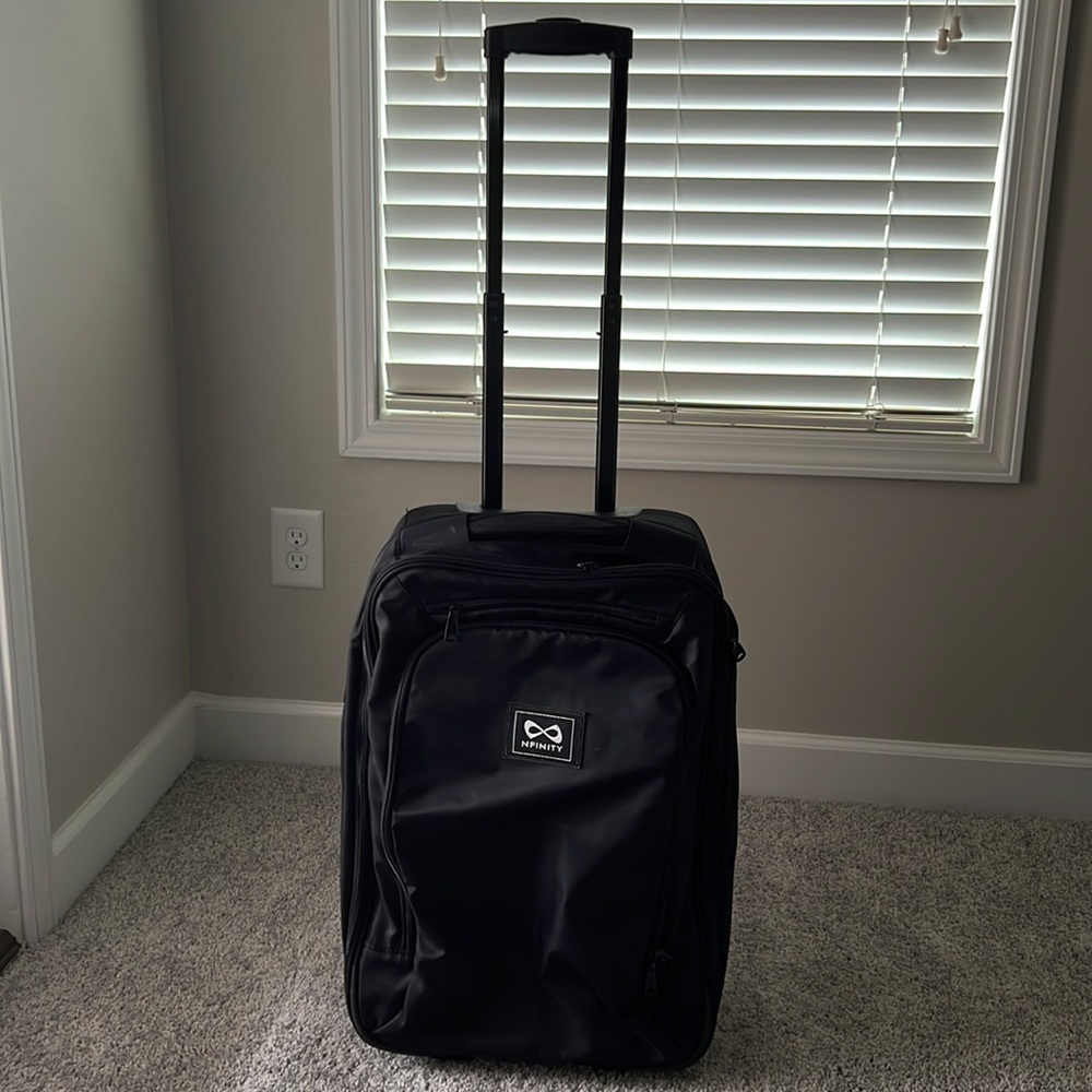 NFINITY roller suitcase